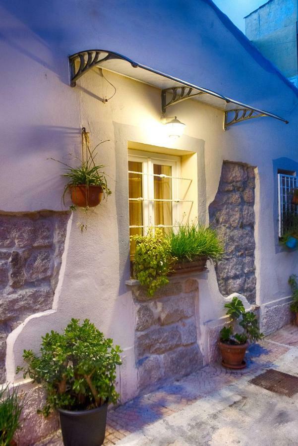 La Casetta Al Centro Di Olbia Exterior foto